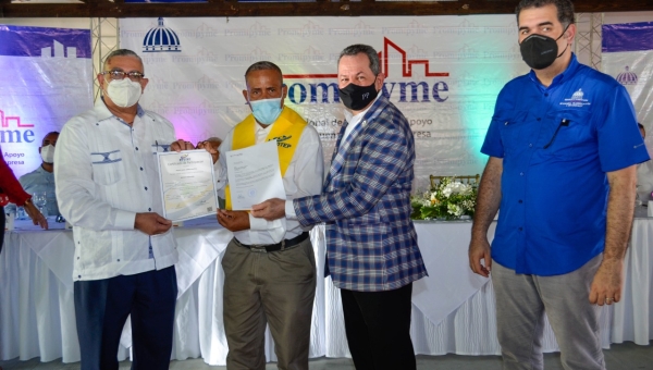 PROMIPYME entrega 9.8 millones en préstamos a jóvenes emprendedores de Pedernales.